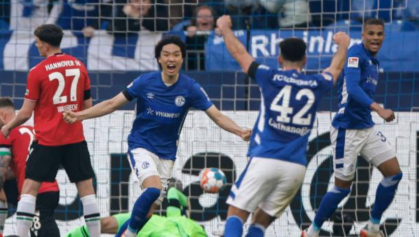 Nottm Forest đấu Với Southampton